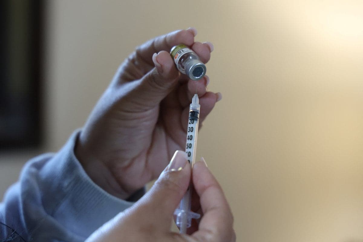 Febre de canetas para emagrecer no Brasil impulsiona mercado ilegal e preocupa autoridades de saúde