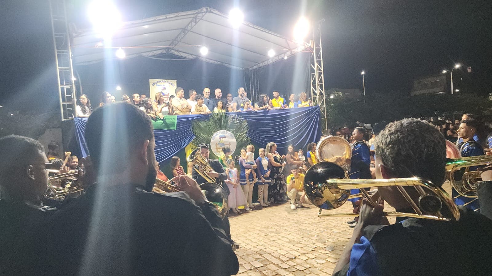 ### Desfile Cívico da Escola Menina da Porteira é realizado antecipadamente e movimenta Ourolândia