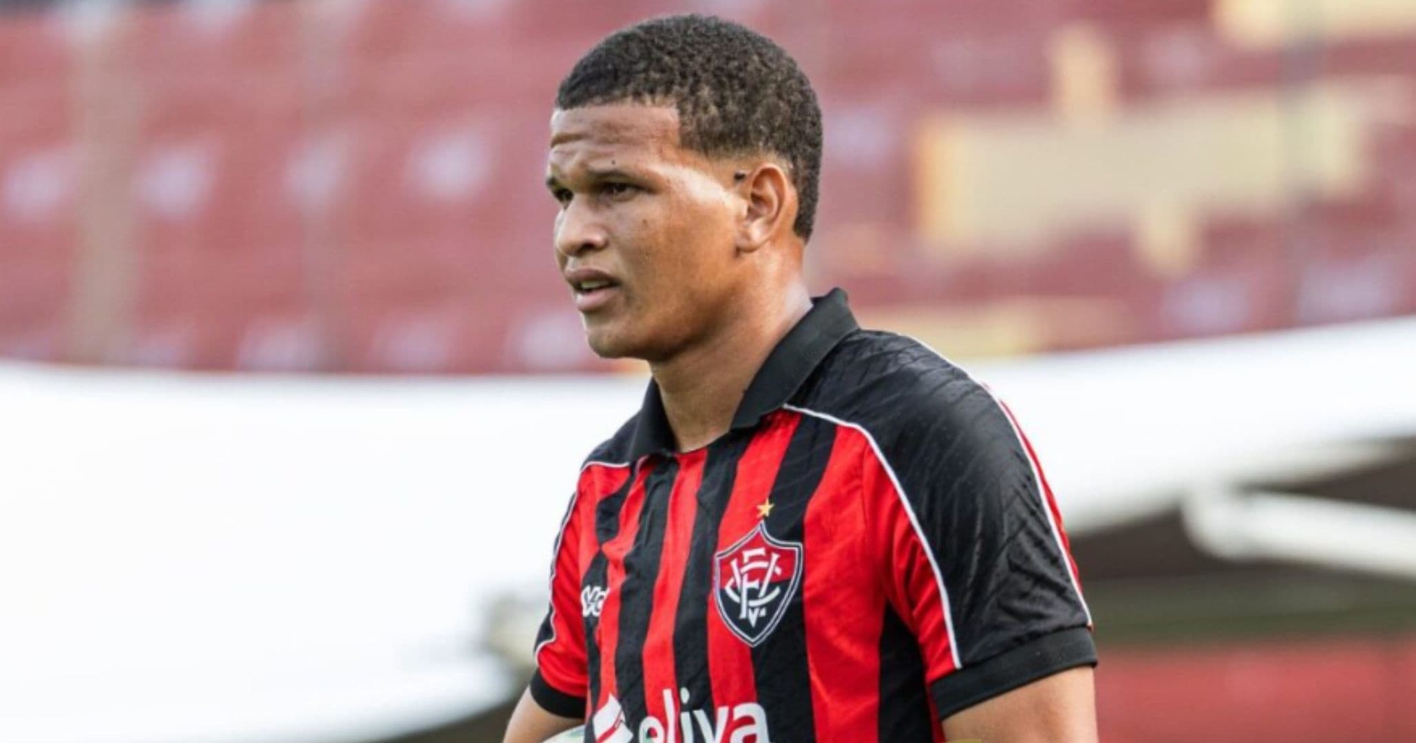 Lateral-esquerdo do sub-20 é novidade entre relacionados do Vitória para duelo contra o Grêmio