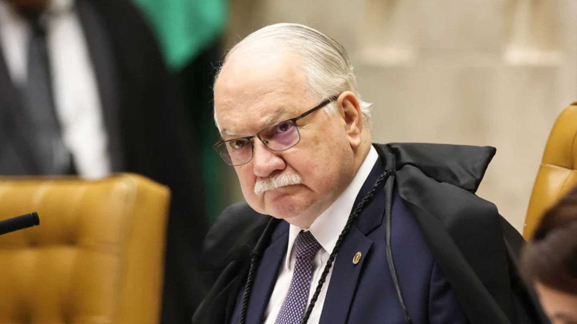 Fachin aguarda Mendonça e Moraes para definir rumos de crise no STF