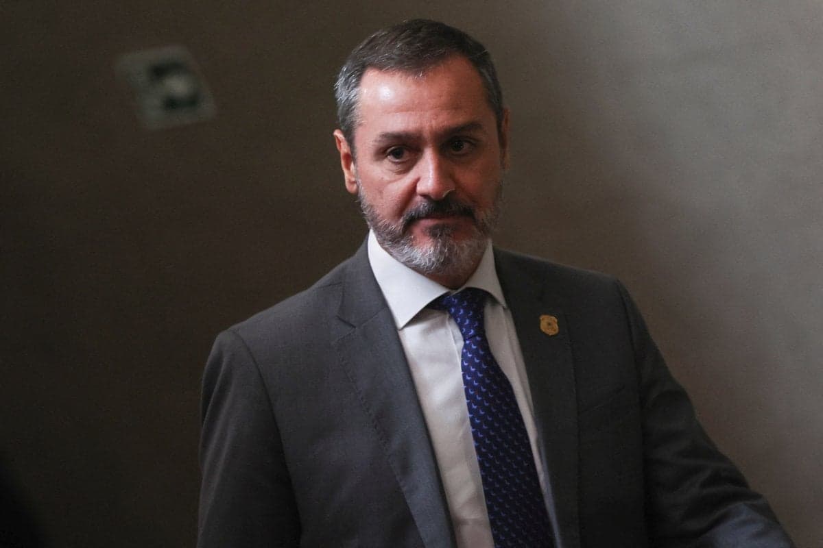 Mendonça afasta diretor-geral da PF sob alegação de monitoramento ilícito de autoridades