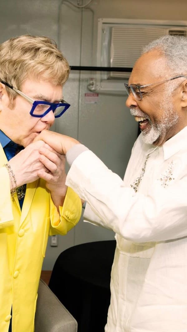 Gilberto Gil encontra Elton John nos bastidores do Rock in Rio e recebe elogios do britânico