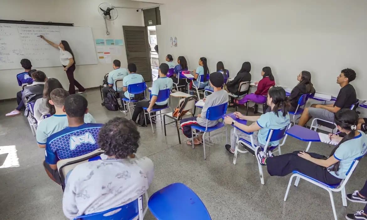 Brasil reduz atraso no Pisa, mas sete em cada dez alunos não sabem matemática simples