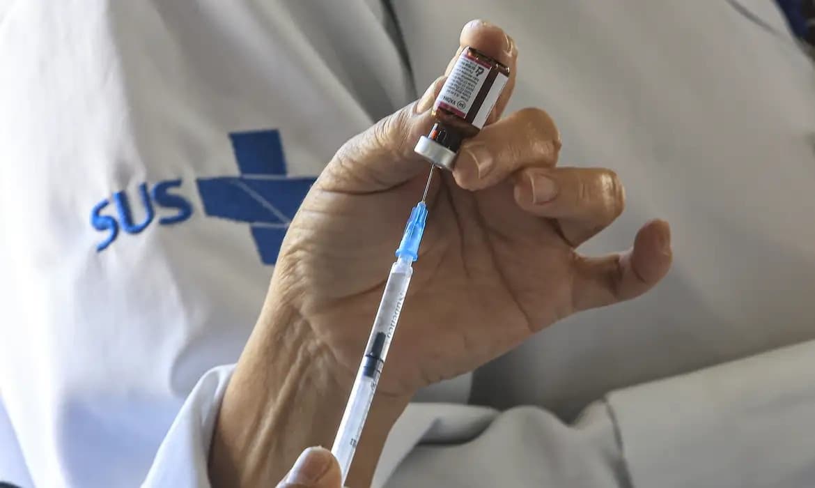 Anvisa amplia uso de vacina para bebês a partir de 6 semanas contra meningite