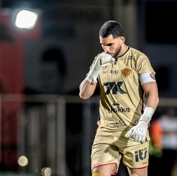 Lucas Arcanjo ultrapassa Viáfara e se torna recordista do Vitória na Série A