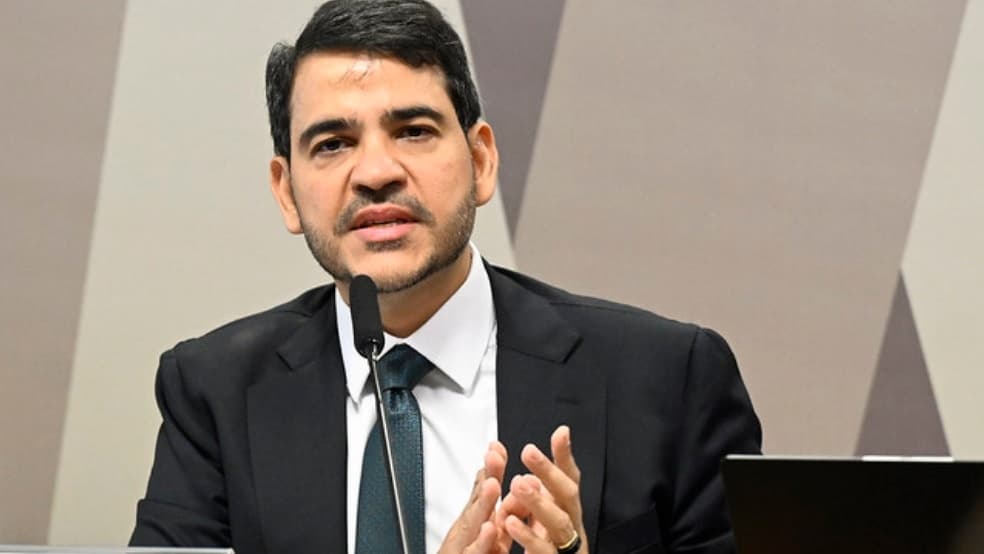 Jorge Messias faz elogios e diz que decisão de Edson Fachin contribui para harmonia entre os poderes
