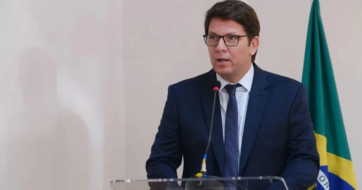 Dino proíbe Mario Frias de deixar o Brasil e de manter contato com investigados na Operação Make Up 