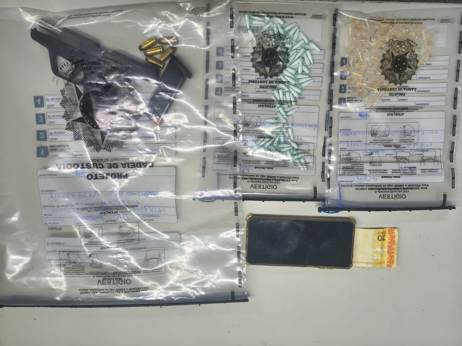 Homem é preso em posse de arma e entorpecentes em Cajazeiras II