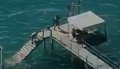 VÍDEO: Confronto de traficantes com a PM termina com troca de tiros em pier no Corredor da Vitória; homem é morto