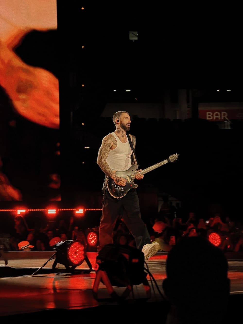 Maroon 5 faz história com turnê “Love Is Like” na Arena Fonte Nova