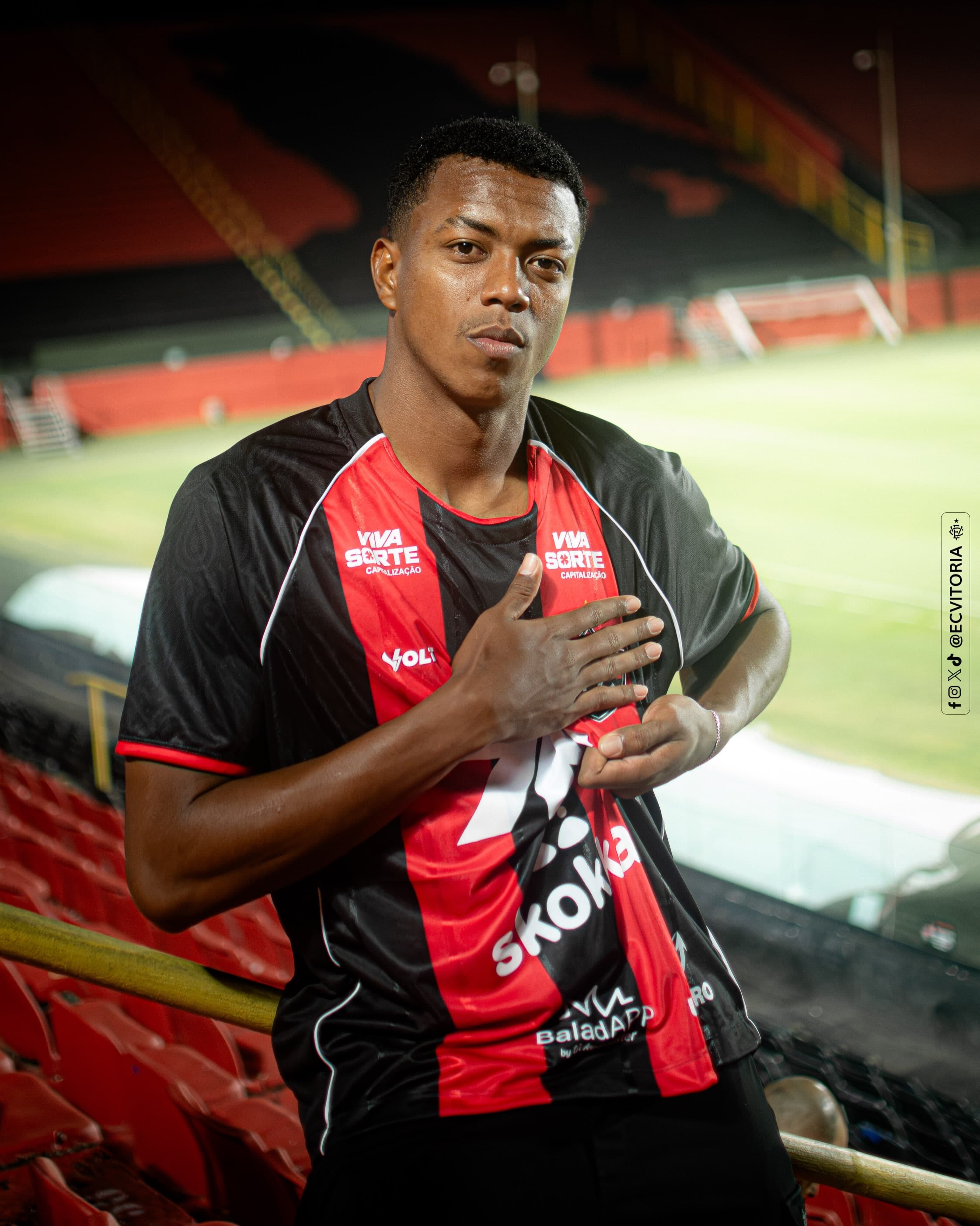 Vitória anuncia contratação do zagueiro Darlan, do Gama