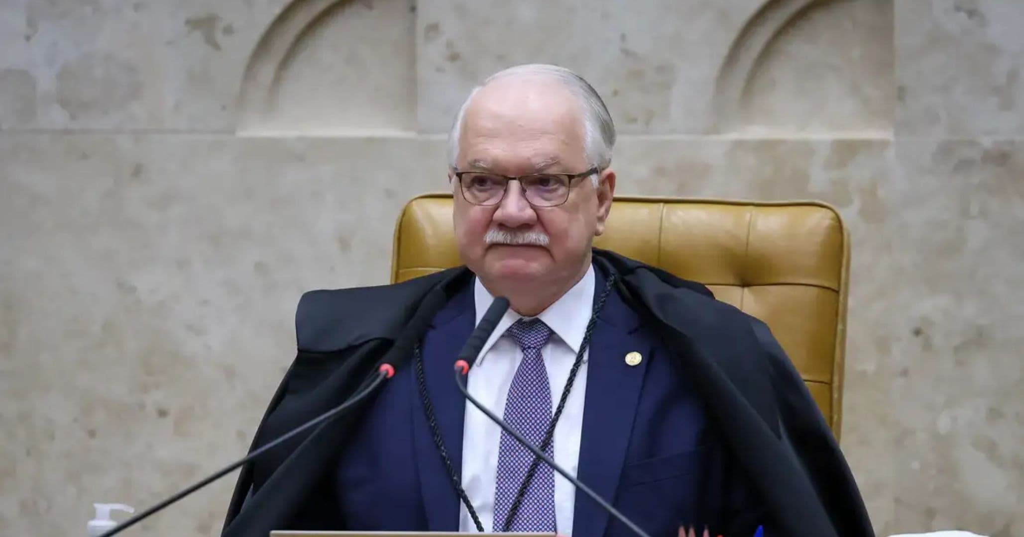 Fachin dá 24 horas para Mendonça retirar sigilo total de processo do caso Master