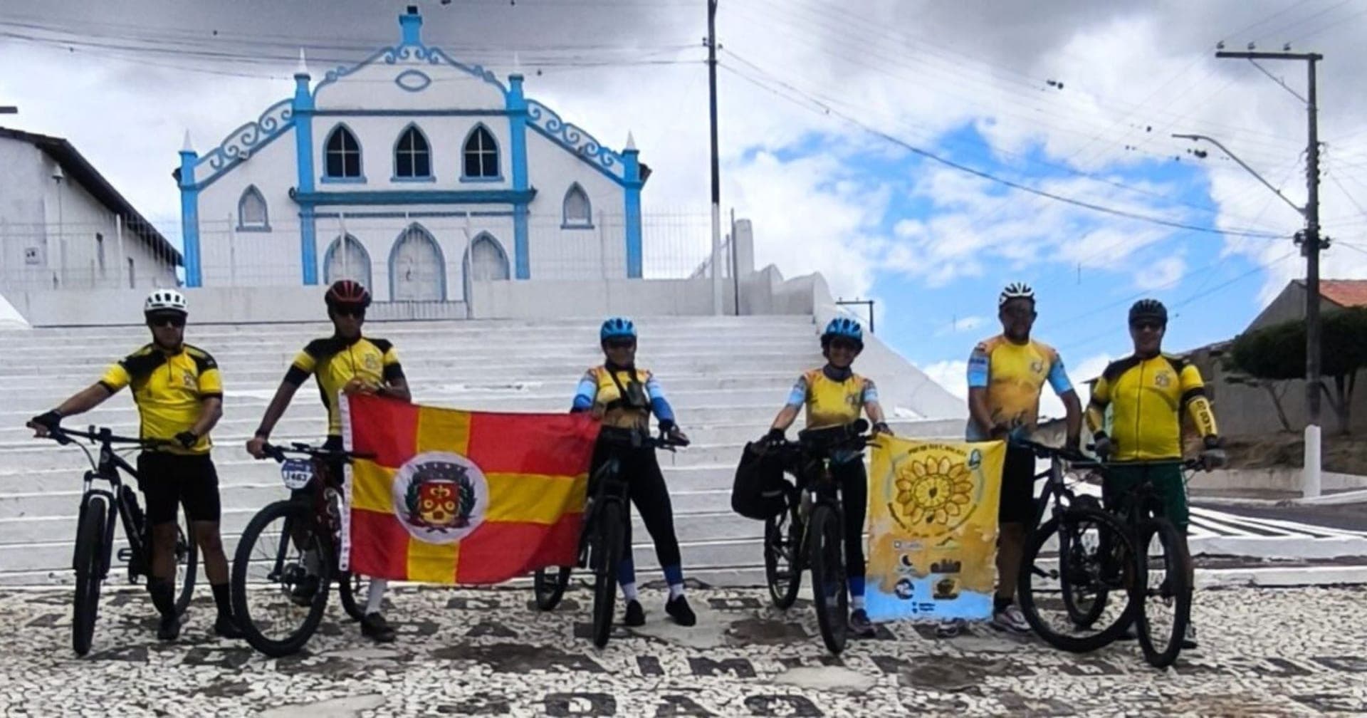 Ciclistas percorrem 750 km entre Pernambuco e Bahia em ação pelo Setembro Amarelo