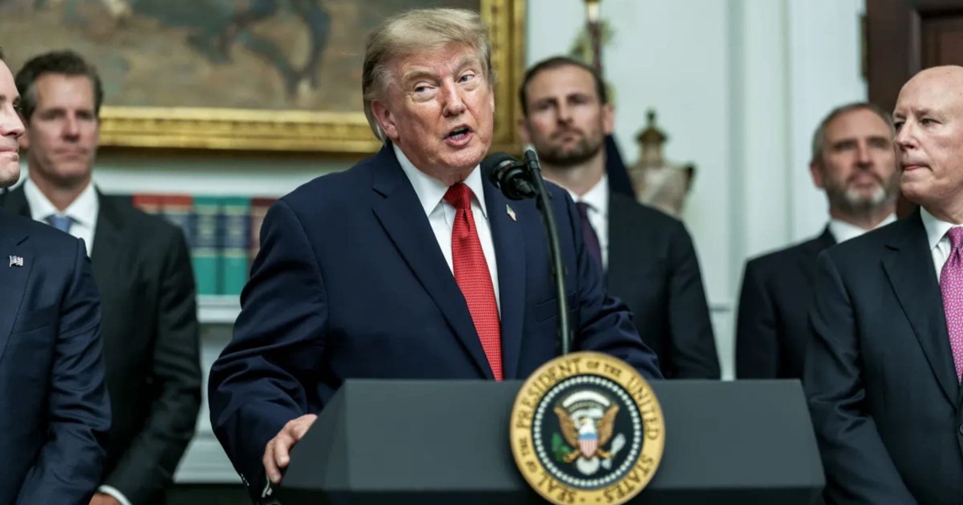 Trump apela a eleitores por votos para que ‘trapaceiem’ se não “irão para o inferno”