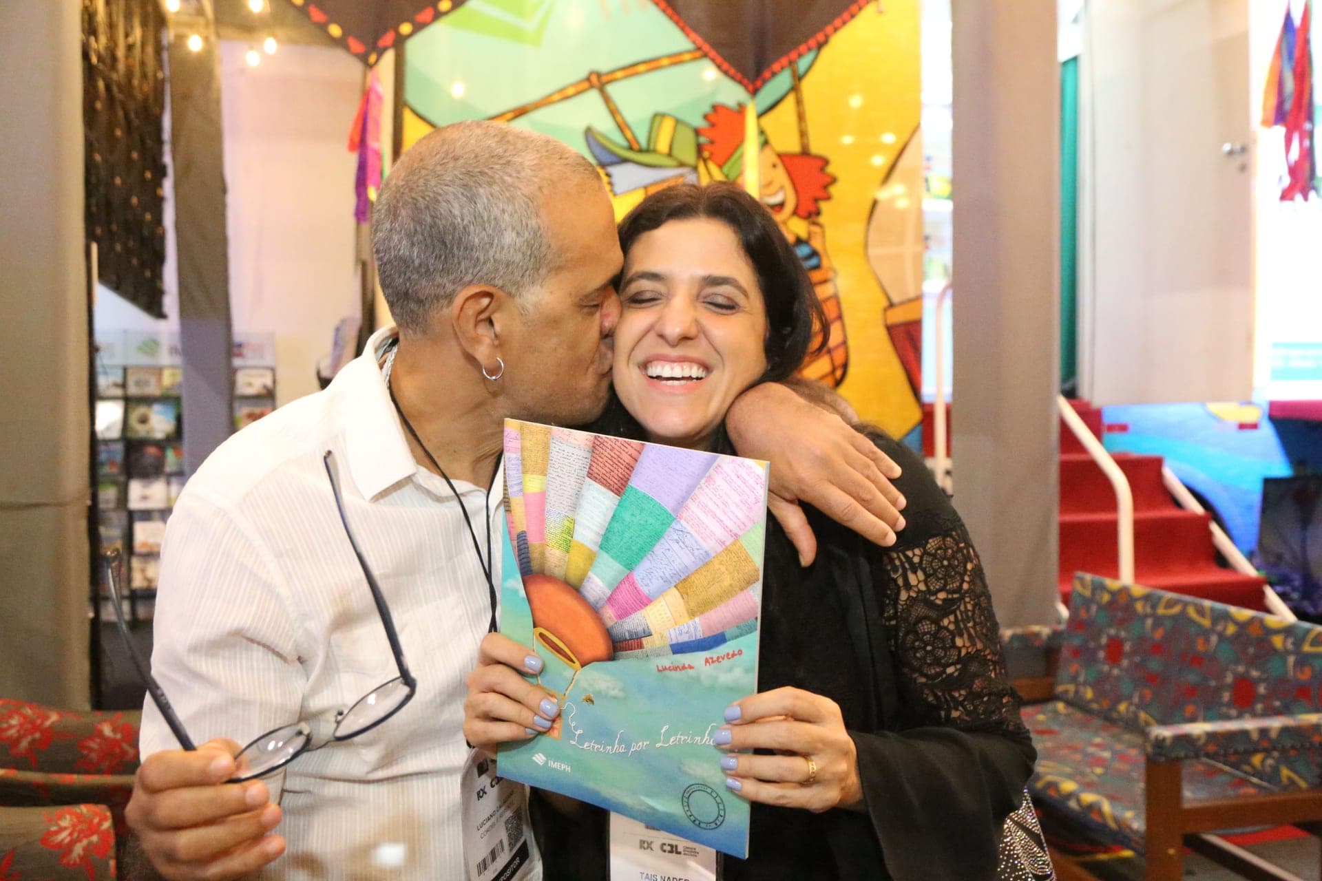 Blog do Marrom: Cantora Taís Nader mostra seu lado de escritora