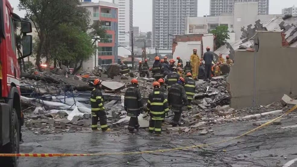 Desabamento de prédio em construção deixa duas mortas e feridos na Zona Leste de São Paulo