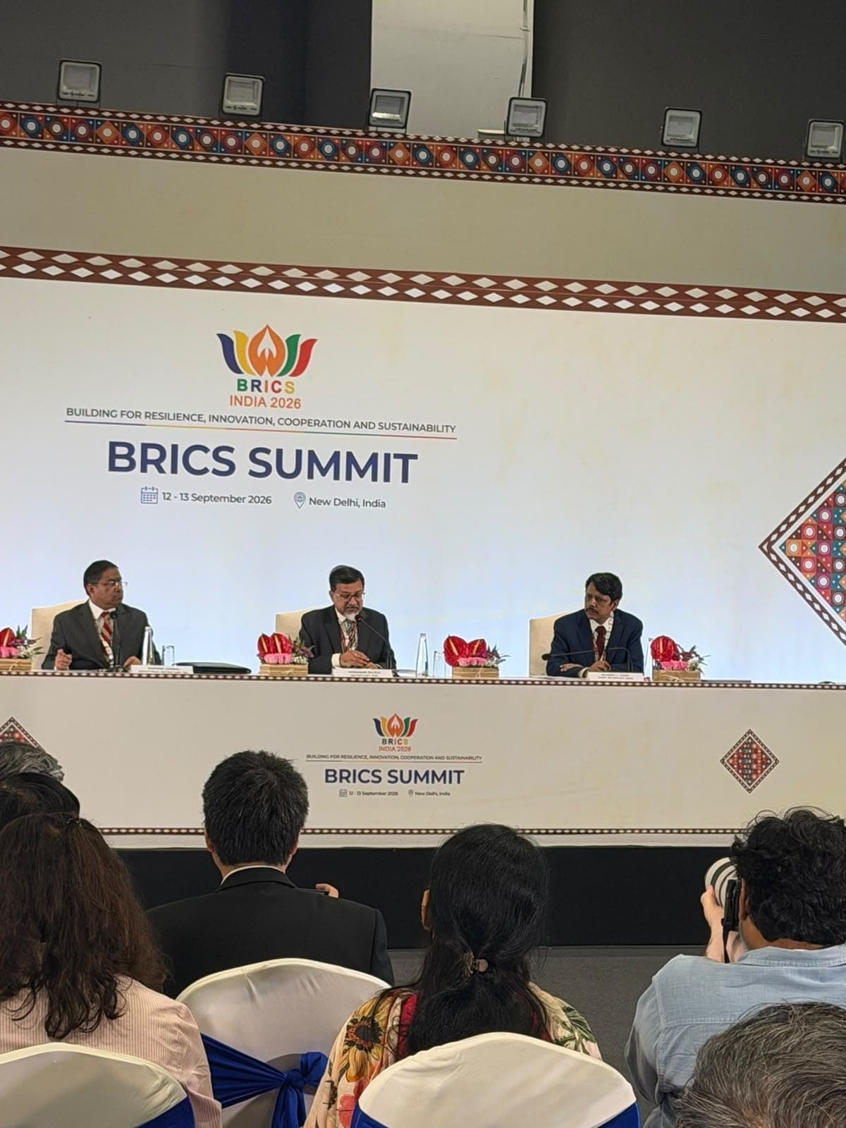 BRICS descarta moeda comum e defende maior voz do Sul Global