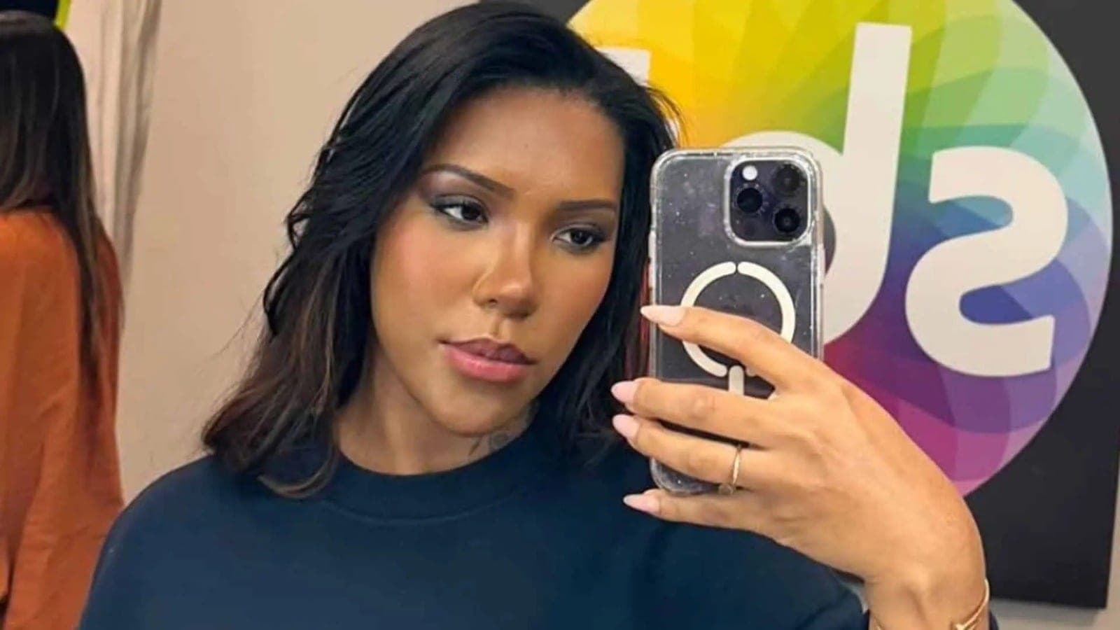 Contrato revela bastidores da ida de Carol Lekker para a Record após saída do SBT