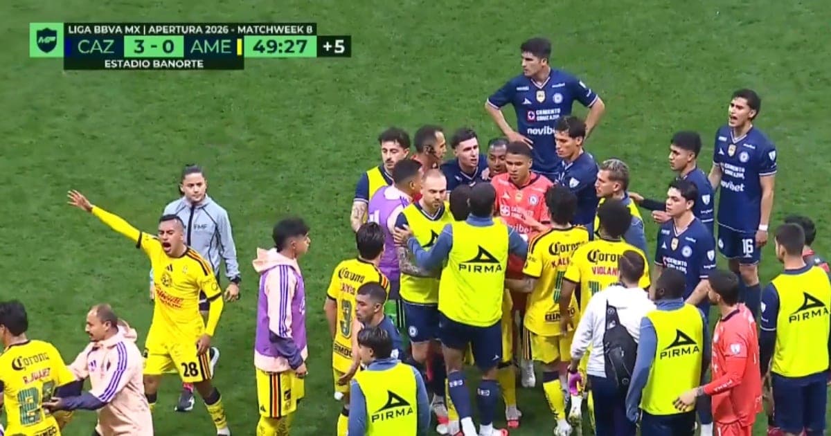 VÍDEO: Ex-Palmeiras, Raphael Veiga provoca confusão generalizada em clássico mexicano