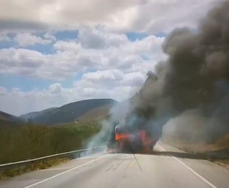 Sudoeste: BR-116 é liberada após seis horas de interdição por acidente e incêndio