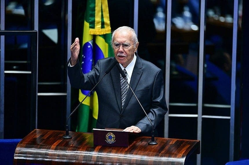 Ex-presidente José Sarney é internado com pneumonia em São Luís; estado de saúde é estável