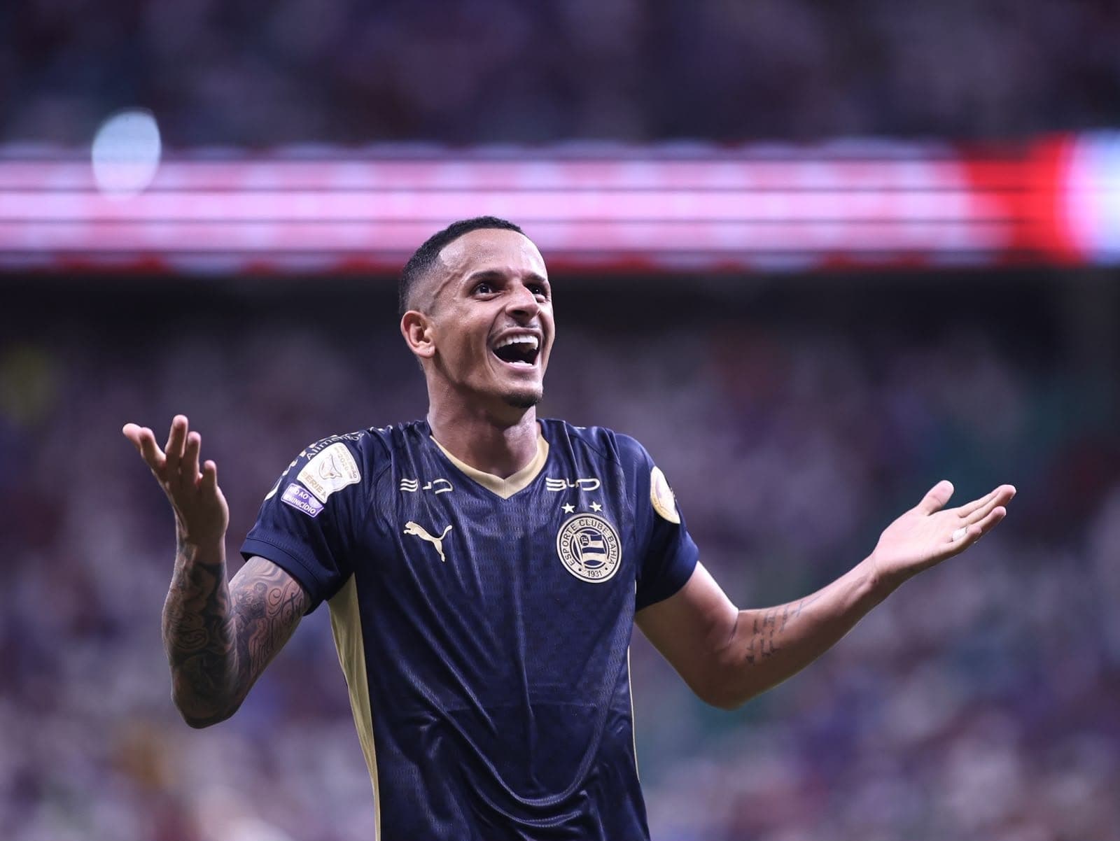 Artilheiro da temporada, Juba se torna defensor com mais gols no Bahia no século