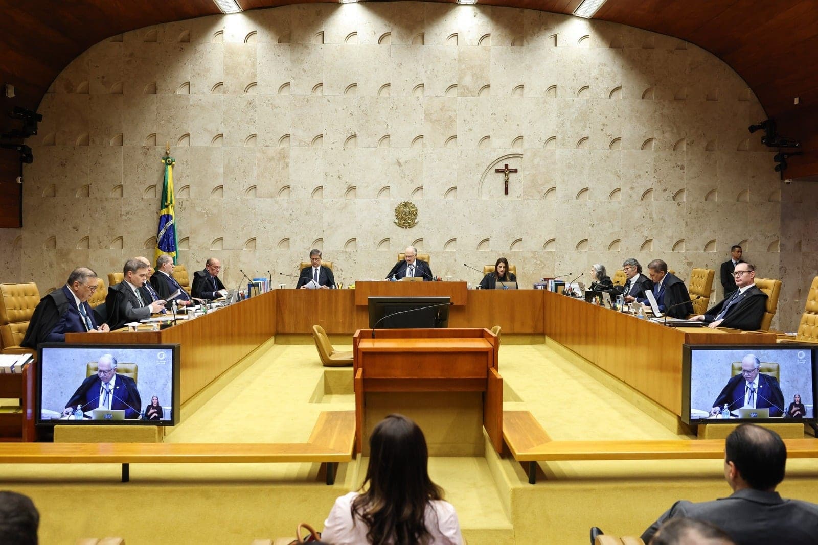 "A divergência é legitima, o confronto pessoal não", afirma Fachin durante abertura da plenária desta terça