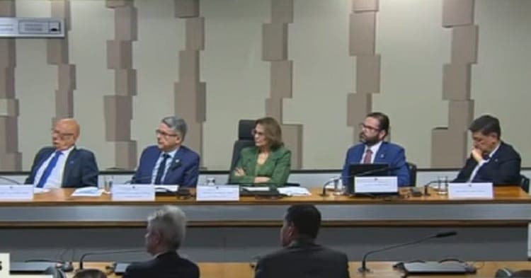 Senadores acompanham sessão do STF e cobram que Alcolumbre abra pedido de impeachment de Moraes