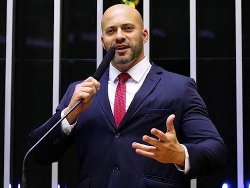 'Pagava pessoas para me perseguir': ex-mulher de Daniel Silveira pede medida protetiva após denunciar agressões e violência psicológica