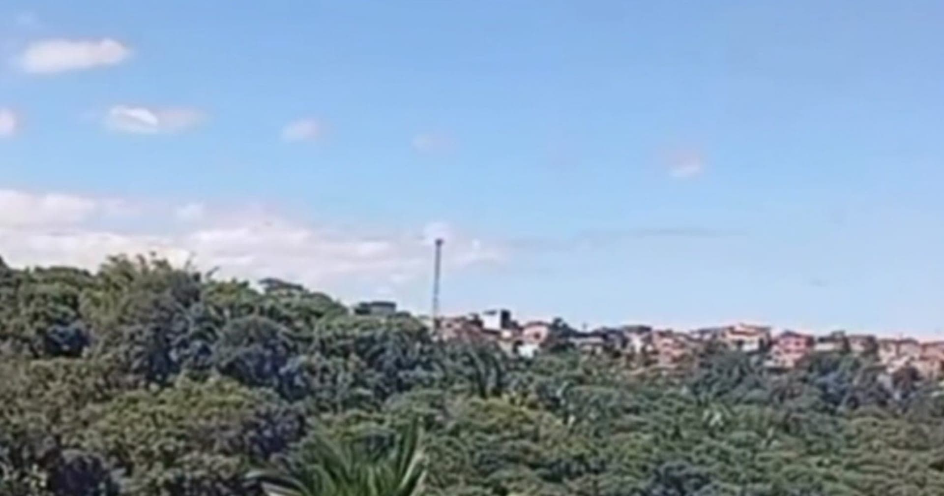 Vídeo registra intenso tiroteio durante operação da Polícia Militar em Cajazeiras XI