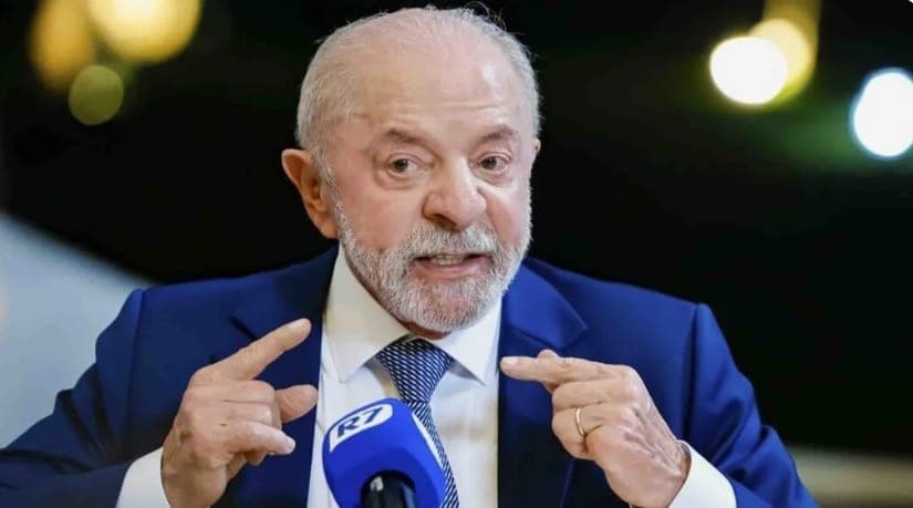 Lula chama Flávio Bolsonaro de "cara de pau" e diz que ele tem os "bolsos cheios de dinheiro roubado" do Master