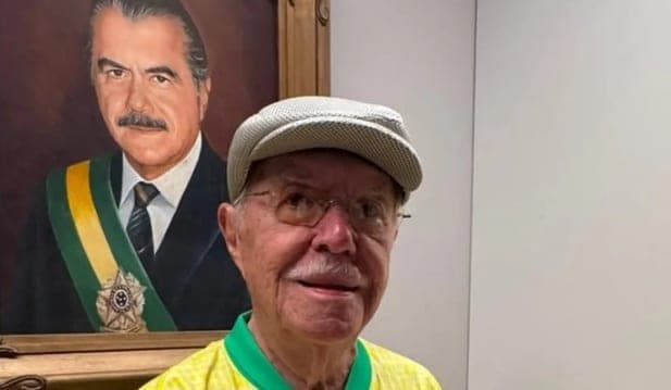 José Sarney recebe alta hospitalar após tratamento de pneumonia em São Luís