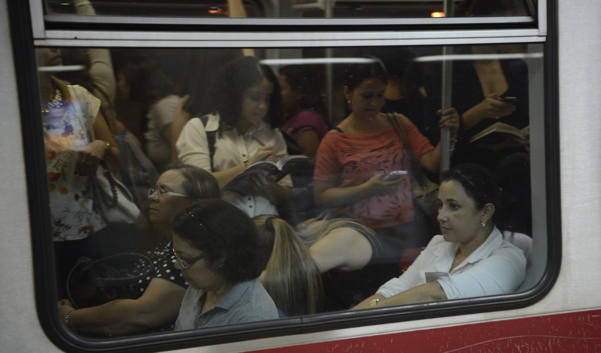 Medo da violência altera rotina de 78% das mulheres e interfere em lazer, mobilidade, trabalho e estudo