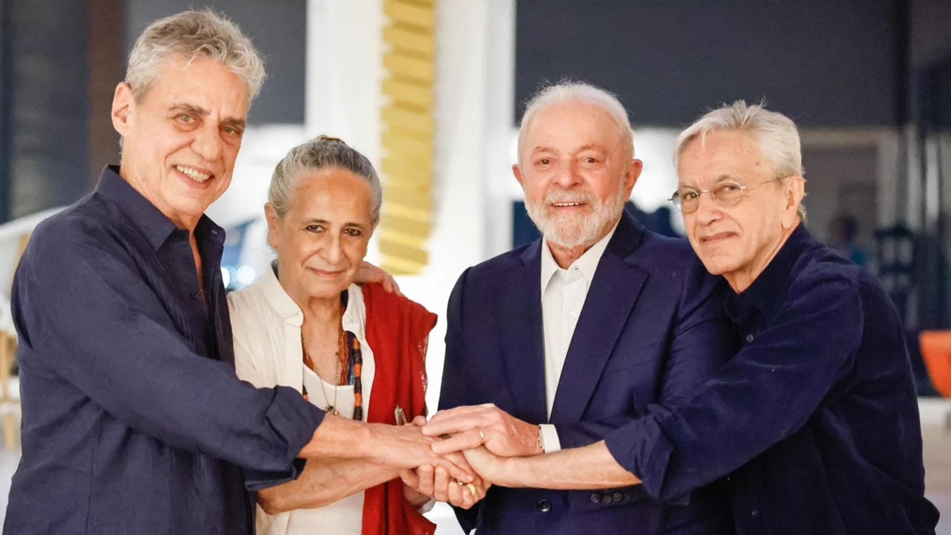 Maria Bethânia e Caetano Veloso participam de ato de campanha de Lula no Rio de Janeiro