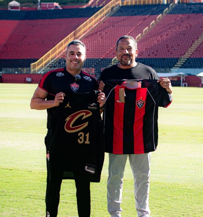 Vitória recebe visita de locutor oficial do Cleveland Cavaliers, da NBA 