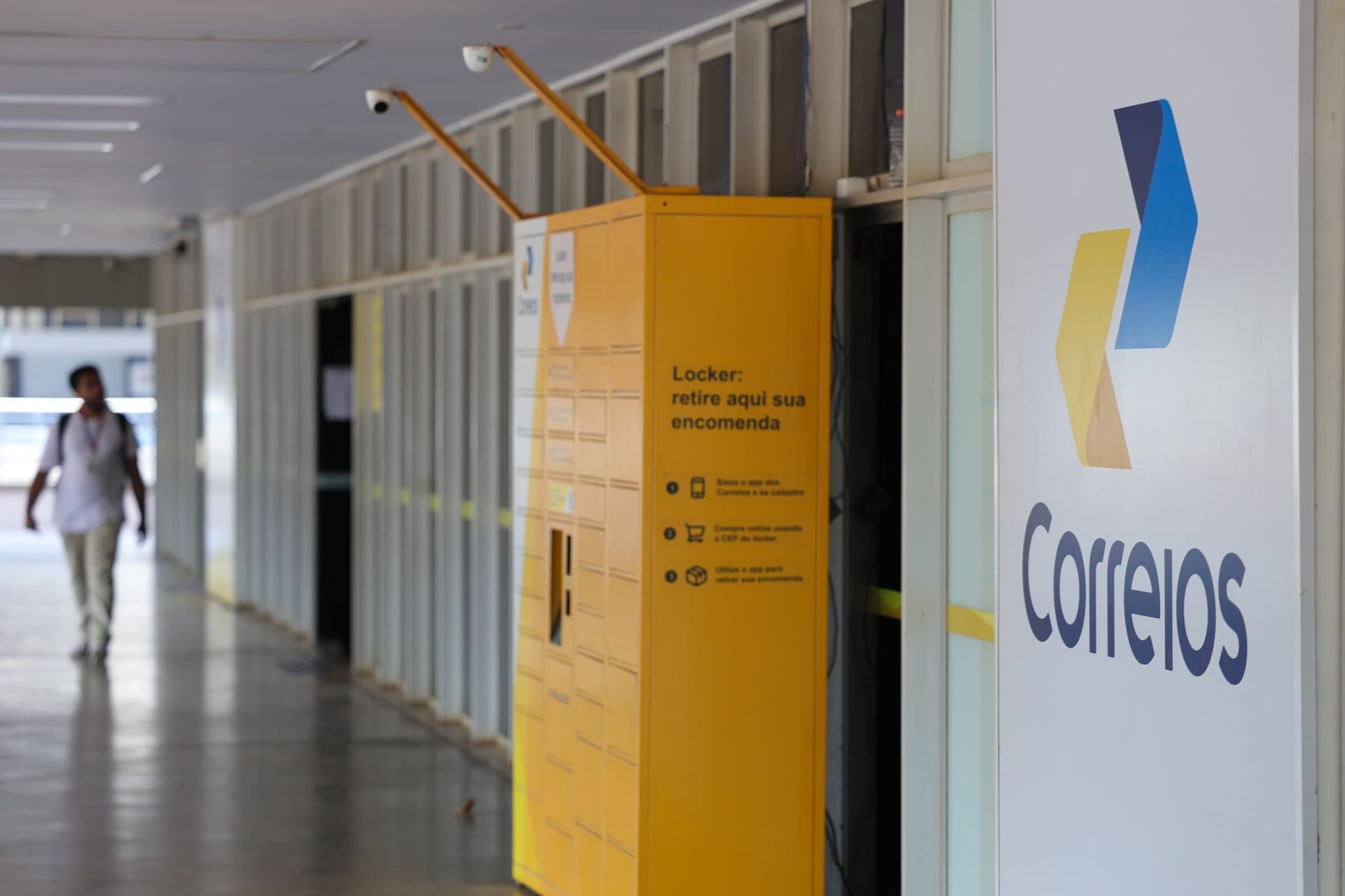 Após semana em greve, empregados dos Correios têm dissídio na segunda