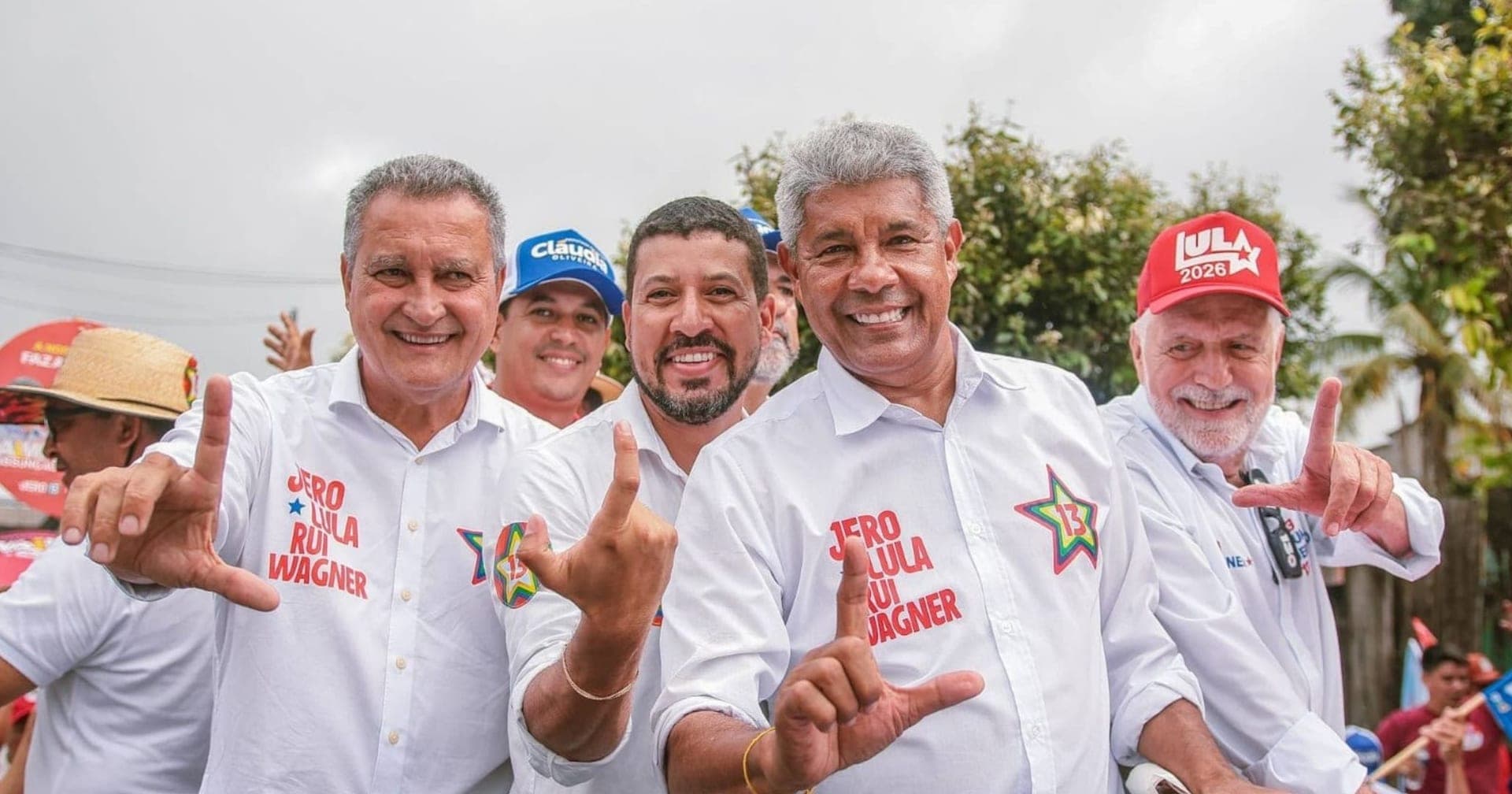 Jerônimo faz carreatas no Extremo Sul e adia comício em Ilhéus por mau tempo