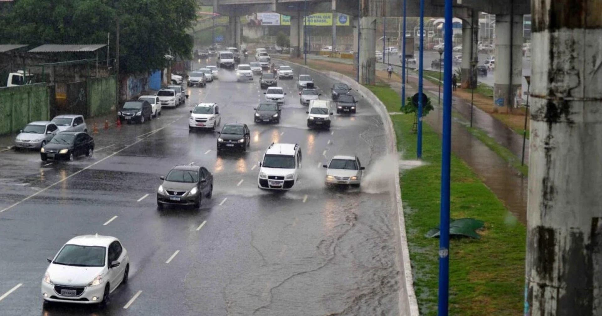 Frente fria deixa Salvador com previsão de chuva e vento no fim de semana