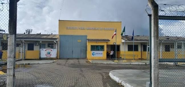 Conjunto Penal Masculino de Salvador: Funcionário é preso após tentar levar droga para detento
