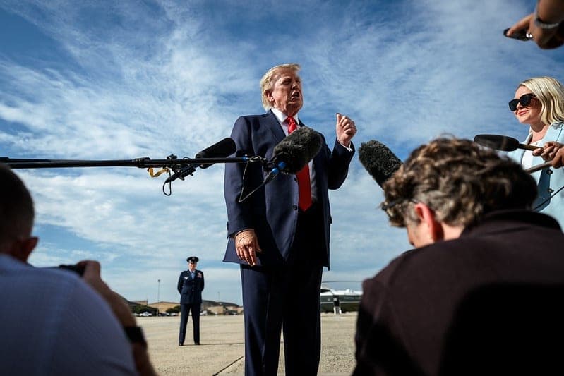 "Apenas indivíduos com QI elevado": Trump anuncia cargo de 'czar da IA' nos EUA