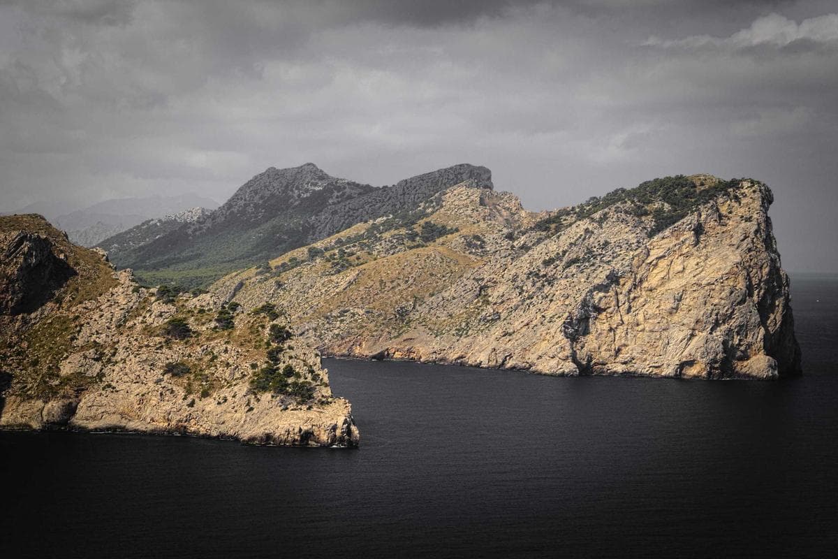 Turquia restringe navegação comercial no Mar Negro após ataques
